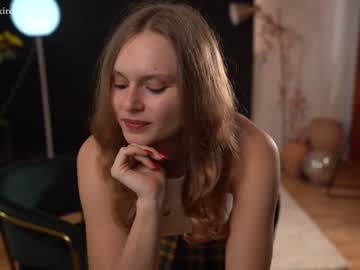 webcam girl chillwithkira image #3576597