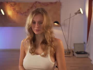 webcam girl chillwithkira image #2766168