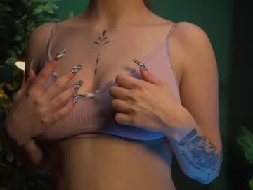 webcam girl yours_lola image #1329352