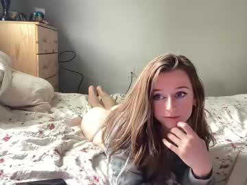 webcam girl prettypetiteangel2000 image #2371401