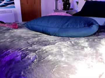 webcam girl littlee33 image #1740185
