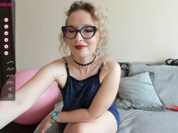 webcam girl emilymilf__ image #4474699