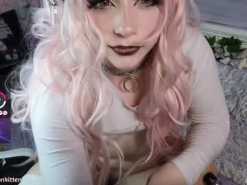 webcam girl crimsonkitten image #5045478