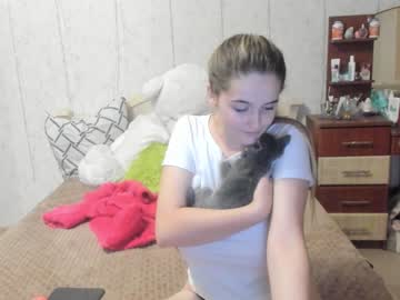 webcam girl emmika_ image #2667309
