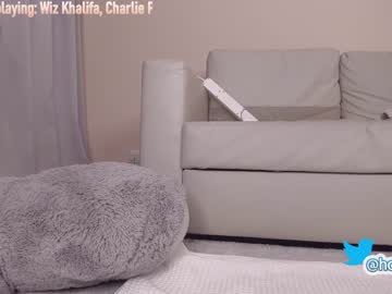 webcam girl hollyextra image #604124