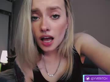 webcam girl _yvie_ image #4080839