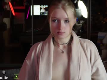 webcam girl bestblondiiecb image #5889654
