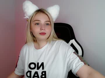 webcam girl shy_blondiee image #3691195