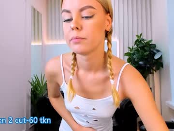 webcam girl moon__flowers image #2634711