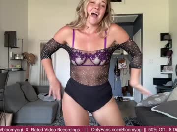 webcam girl bloomyogi image #4897939