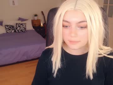 webcam girl jenny_newee image #273451