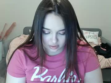 webcam girl innocentxdoll19 image #1260434