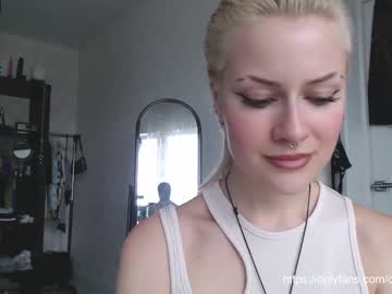 webcam girl _mllymoore_ image #2216122