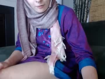 webcam girl fiestyfatima1 image #2432913