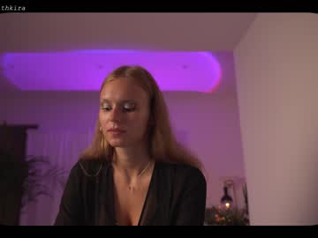 webcam girl chillwithkira image #2221775