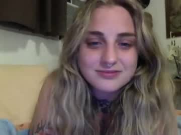 webcam girl bambidear420 image #4480596