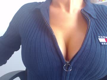 webcam girl eat_mee_out image #2679920