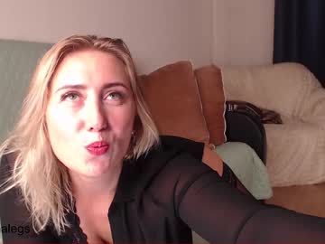 webcam girl foxydiamond2020 image #2772151