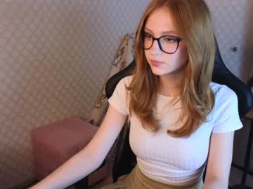 webcam girl plastic_beach image #5830633