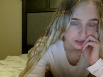 webcam girl peachezzs image #1219044