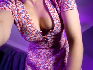 webcam girl littlee33 image #2730424