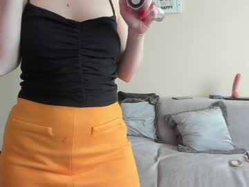 webcam girl emilymilf__ image #3932571