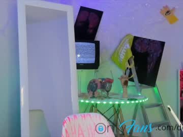 webcam girl dora_dds image #634093