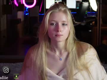webcam girl bestblondiiecb image #5696390