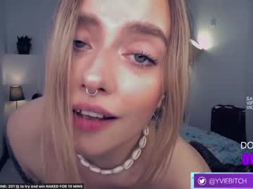 webcam girl _yvie_ image #5556596