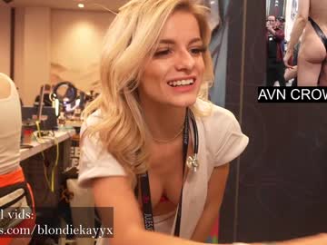 webcam girl blondiekayy image #3448160