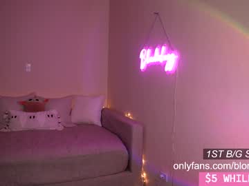 webcam girl blondiekayy image #3054785