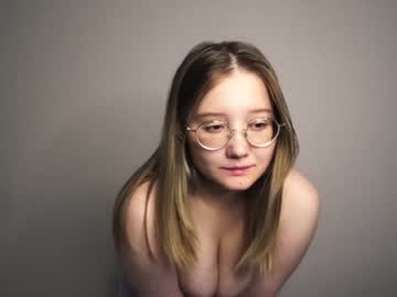 webcam girl moon_milking image #5752022