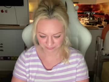 webcam girl kiradivine image #3812988