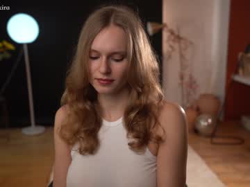 webcam girl chillwithkira image #3576970