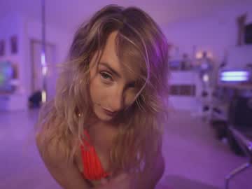 webcam girl hannahjames710 image #4745474