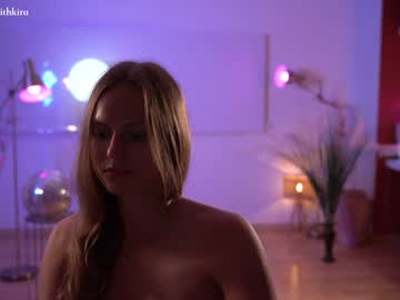webcam girl chillwithkira image #4113030