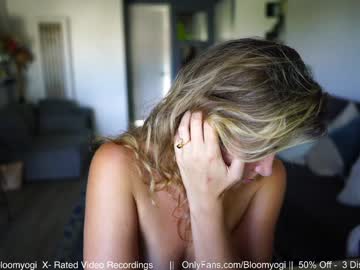webcam girl bloomyogi image #5279895
