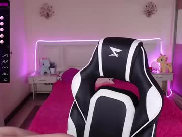 webcam girl queen_kitty1818 image #3217115