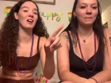 webcam couple kylieexoxoxo2432 image #6301575