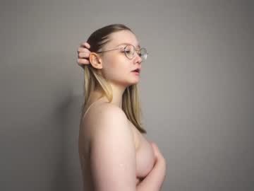 webcam girl moon_milking image #5736501