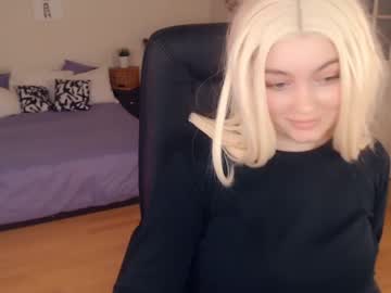 webcam girl jenny_newee image #273176