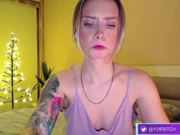 webcam girl _yvie_ image #3332072