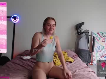 webcam girl petitebrat image #4241390