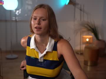 webcam girl chillwithkira image #5063846