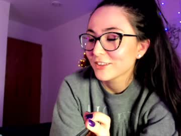 webcam girl littlee33 image #1869039