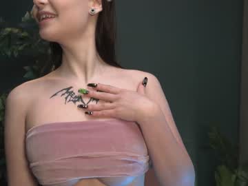 webcam girl ella_knockers_xl image #1356919
