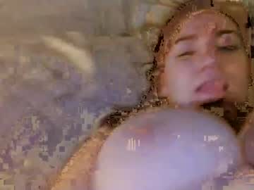 webcam girl leann1310 image #2885030