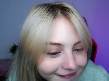 webcam girl shy_blondiee image #3827855