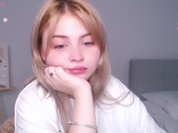 webcam girl shy_blondiee image #5402599