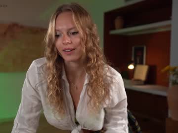 webcam girl chillwithkira image #2938702